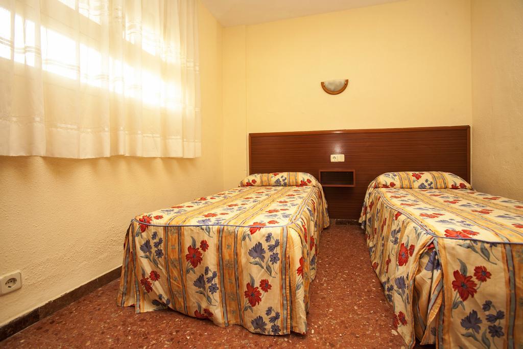 Apartamentos Bahia Dorada Y Iris Salou Exterior photo